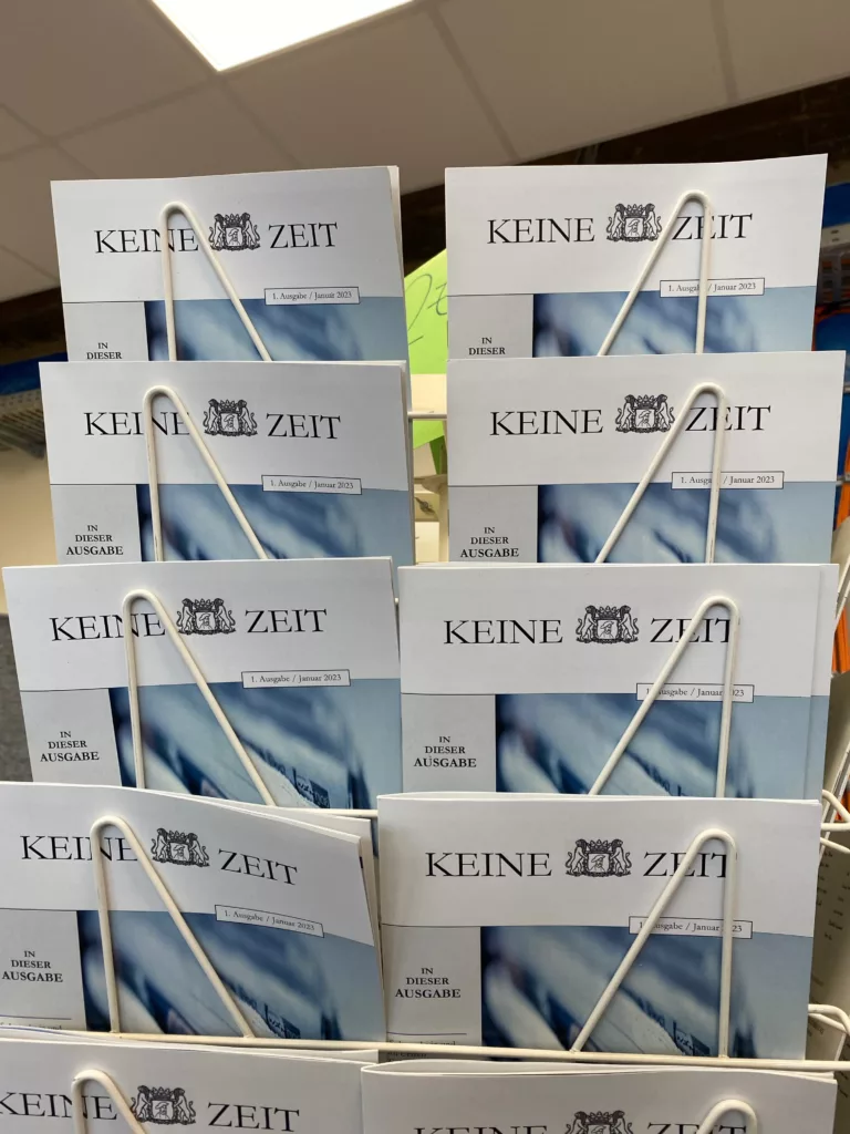 Das Seminarfachmagazing "Keine Zeit" in einem Zeitschriftenständer