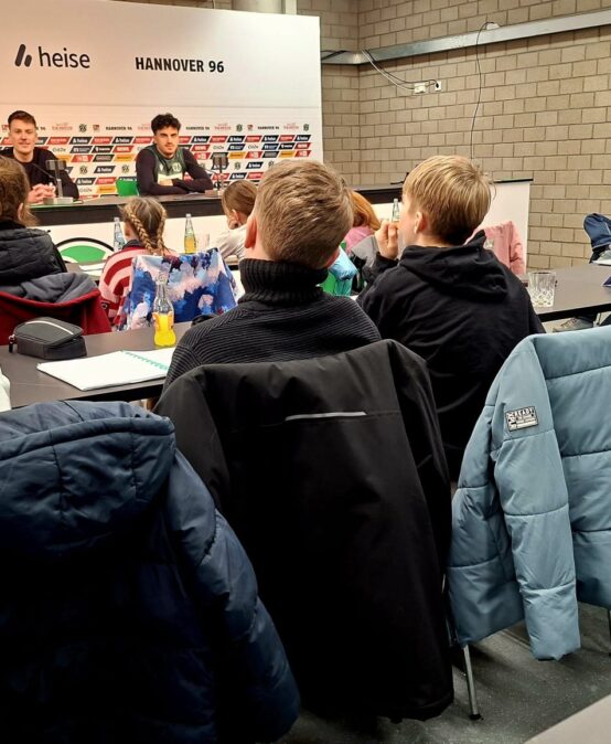 Clevere Fragen statt Floskeln – Schülerzeitung trifft Profis bei Hannover 96