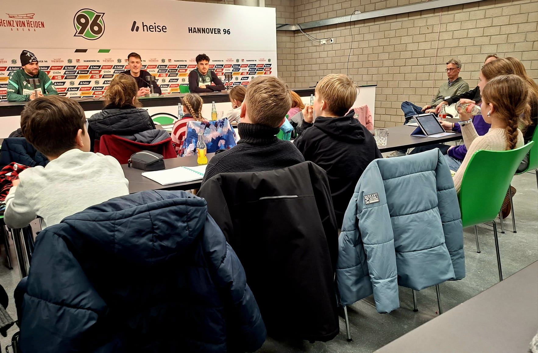 Clevere Fragen statt Floskeln – Schülerzeitung trifft Profis bei Hannover 96