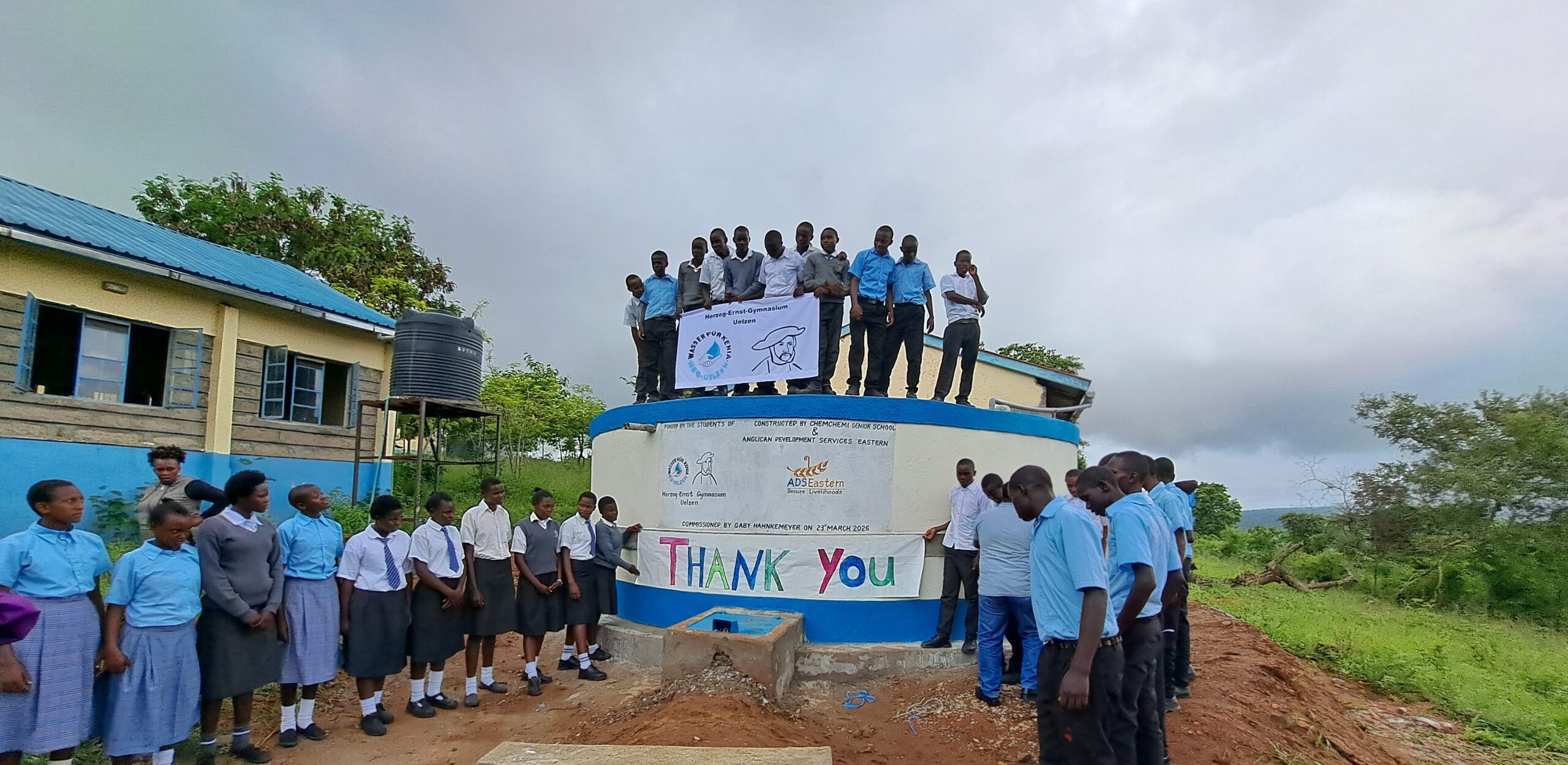 Wasserholen statt Schulbildung!?